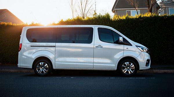 Découvrez les avantages de la location d'un minibus 9 places